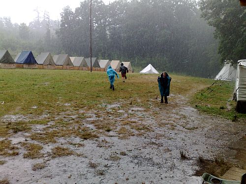 Déšť na táboře